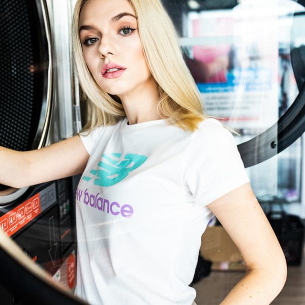 Kobieca sesja zdjęciowa w prali Speed Queen